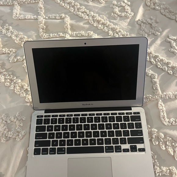 Macbook air Laptop - Picture 2 of 4